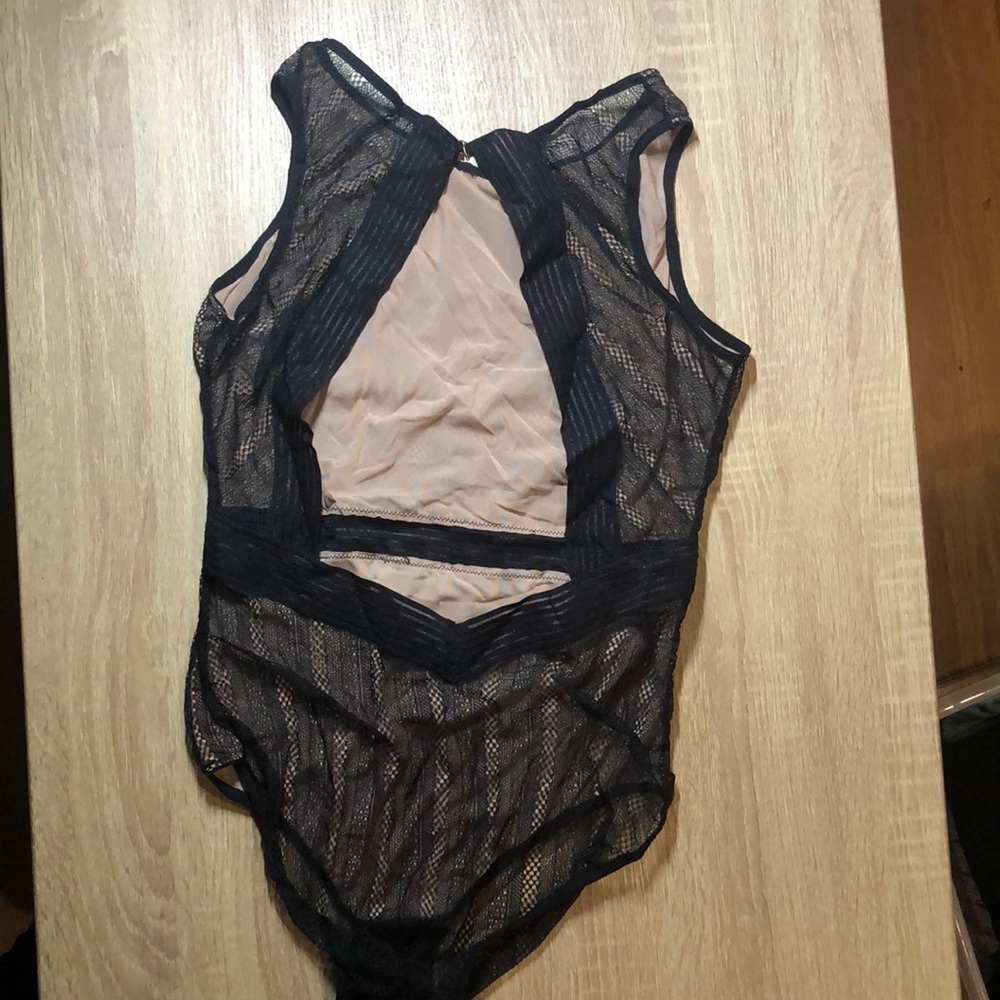 Vince Camuto Lace Bodysuit - Picture 3 of 5